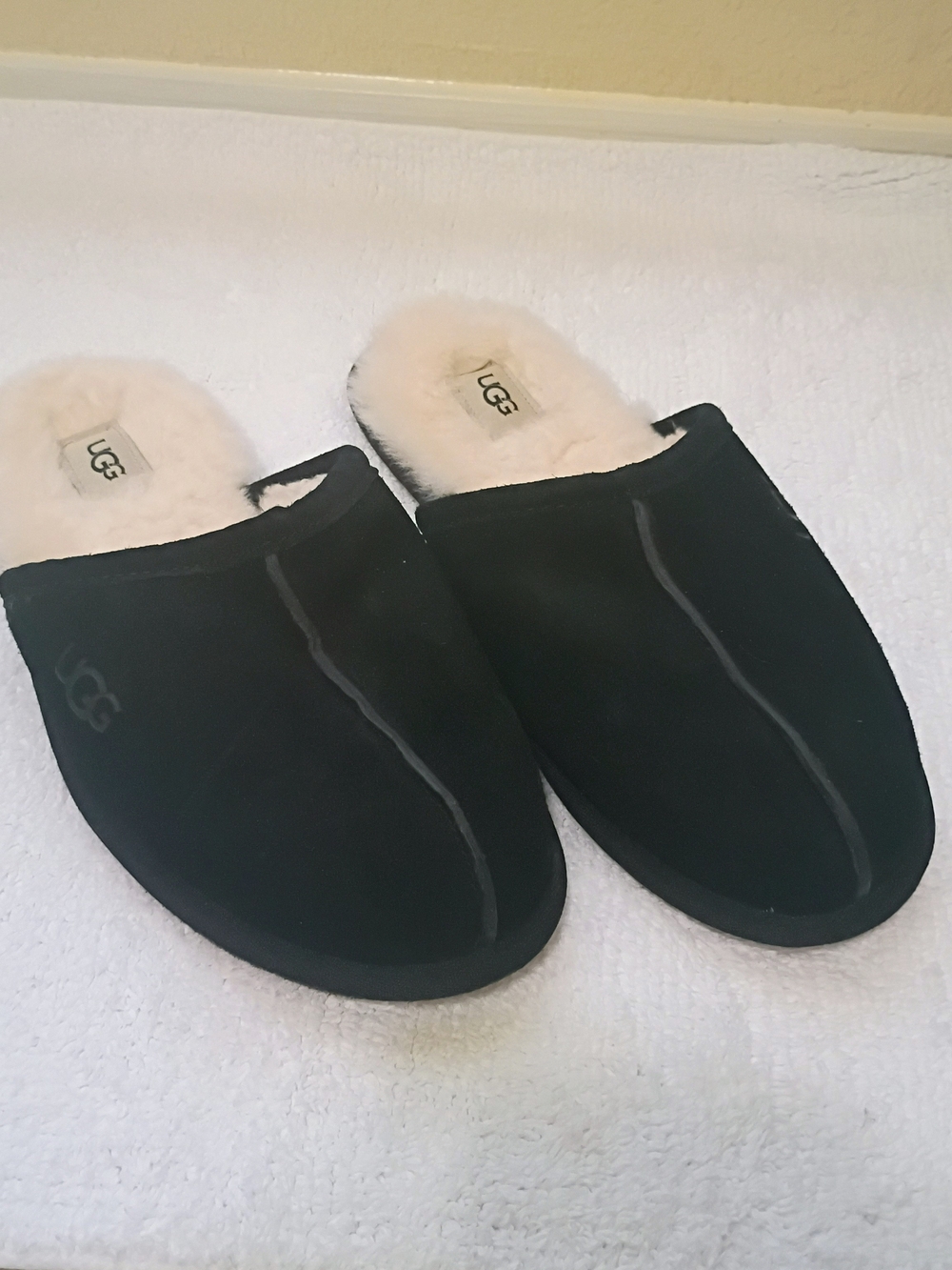 UGG Men's Black Shearling-Lined Slip-On Slippers